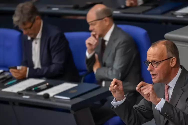 Wegen der Ampel-Politik würde sich Leistung in Deutschland nicht mehr lohnen, behauptete Unionsfraktionschef Friedrich Merz (am 