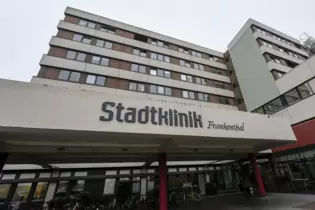 Dass die Stadtklinik tief in den roten Zahlen steckt, belastet auch den Haushalt der Stadt.