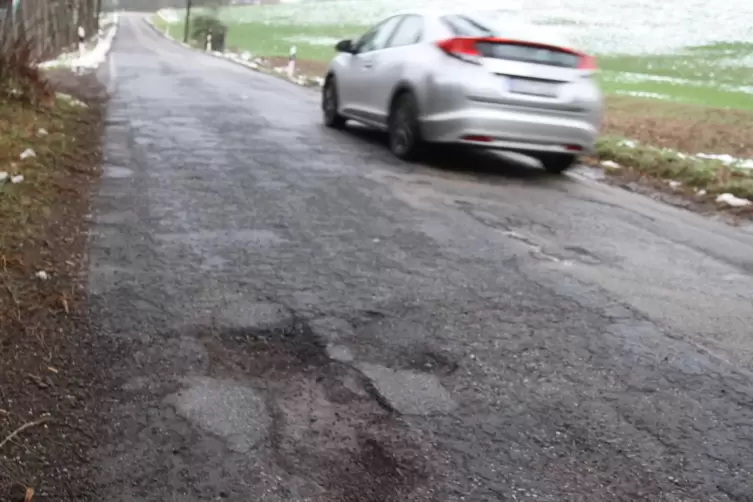 Die Landesstraße von Nanzdietschweiler in Richtung Elschbach wird auf eienr Länge von rund zwei Kilometern saniert. 