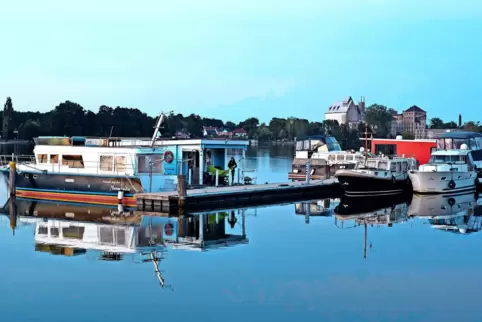 Ferien auf dem Hausboot kann man sehr gut im Nordosten Deutschlands machen. 