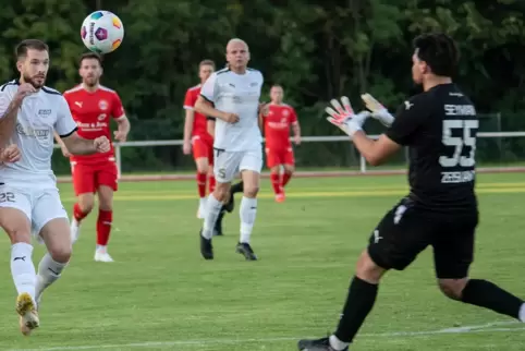 Martin Musulin (links, Spiel in Offenbach) hat beim TB Jahn Zeiskam voll eingeschlagen. Nächster Gegner ist der SV Hermersberg. 