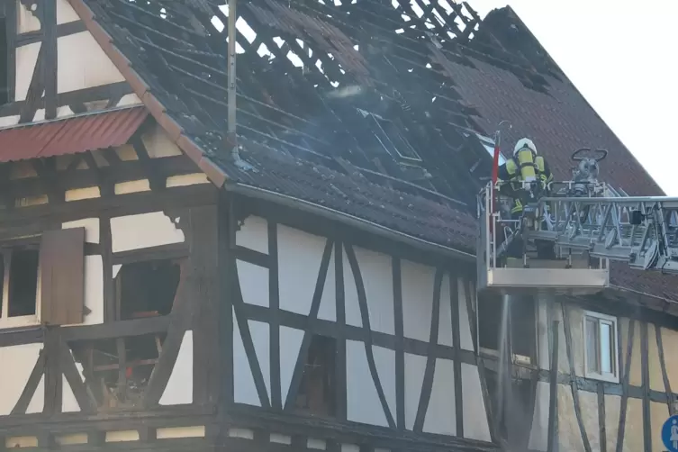 Rund 150 Einsatzkräfte waren bei dem Brand vor Ort. 