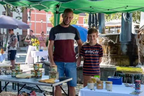 Führt das Imkern in die Zukunft: Der zwölfjährige Linus Geib betreut fünf BIenenvölker. Auf dem Honigschleckertag wird er von se