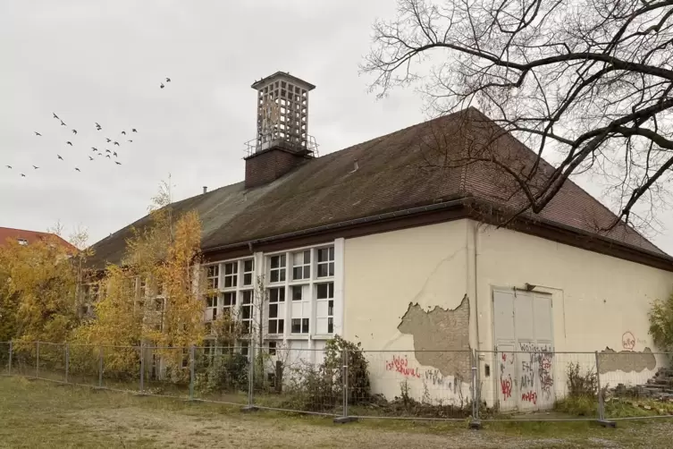 Noch im Dornröschenschlaf: frühere Normand-Reithalle.