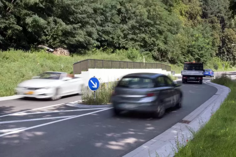 Inzwischen hat Rimschweiler seinen Fahrbahnteiler. Ein LKW-Nachtfahrverbot könnte ein weiterer Schritt zur Entspannung sein.