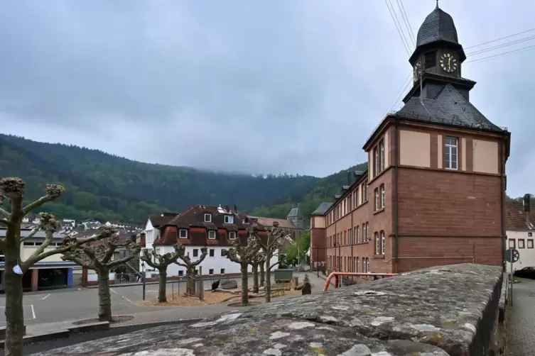 Das alte Schulhaus, heute das Haus der Vereine in Lambrecht. 