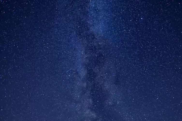 Bei gutem Wetter können die Teilnehmer durchs Teleskop den Nachthimmel genauer betrachten. 