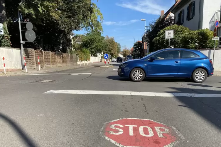 Anhalten müssen künftig die auf der querenden Ringstraße: Wenn der Kreuzerweg Fahrradstraße wird, bekommt er den Plänen zufolge 