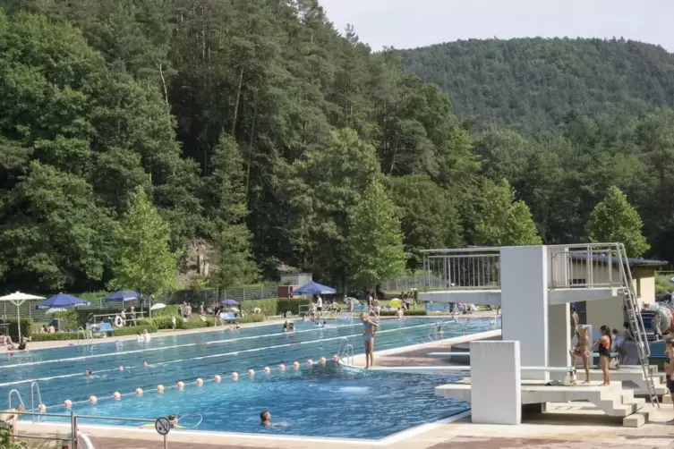 Im Wasgaufreibad soll die Wärmepumpe, die das Wasser erwärmt, überwiegend mit Strom von Photovoltaikanlagen betrieben werden. 