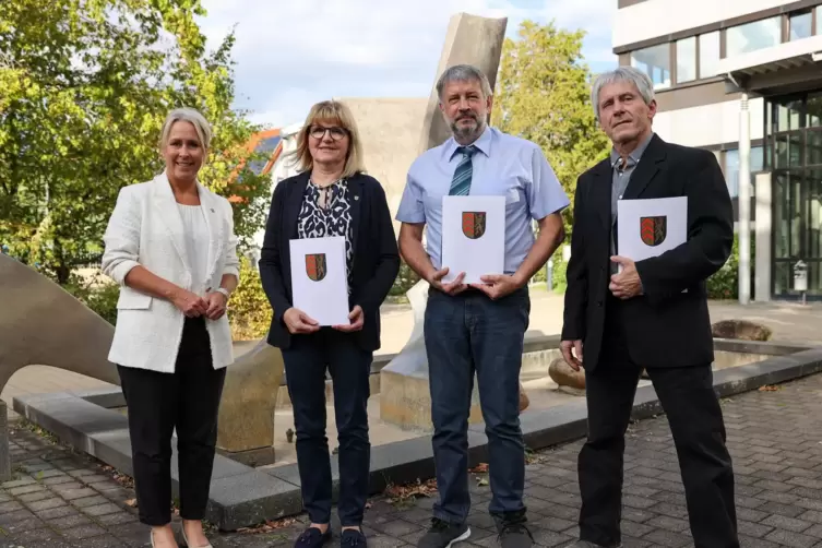 Das ist ab dem 1. Oktober die neue Kreisspitze: Landrätin Susanne Ganster, die erste Beigeordnete Martina Wagner, der zweite Bei