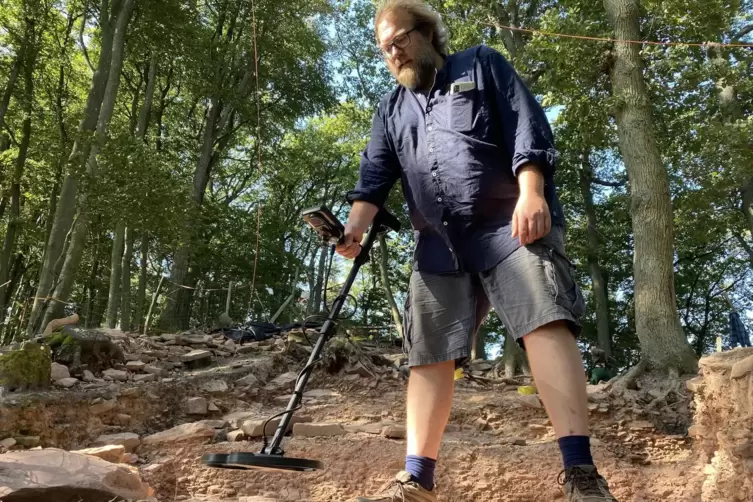 Auch Archäologe Marc Bentz nutzt immer mal wieder einen Metalldetektor, um Ausgrabungsstellen nachzuprüfen. 