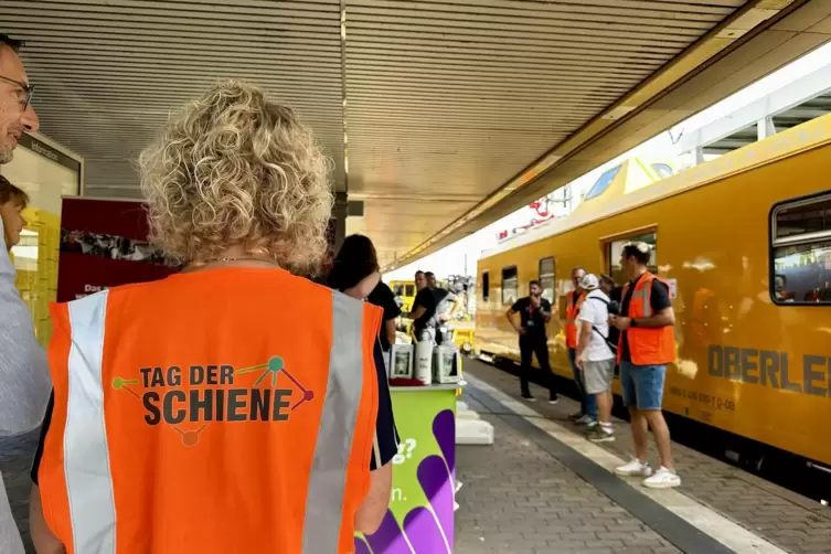 Was geht hinter den Gleisen des Saarbrücker Bahnhofs ab? Was muss alles geregelt werden, damit der Bahnhofsbetrieb funktionieren