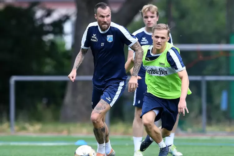 2014 noch Weltmeister in Brasilien, jetzt in der Westfalenliga 2 am Ball: Kevin Großkreutz (vorn) beim Auftakttraining seines Kl