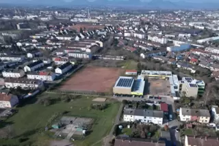 Das Bild aus dem Horstring zeigt, warum sich hier Fernwärme lohnt: dichte Bebauung, Wohnblocks, Gewerbe und die Grundschule habe