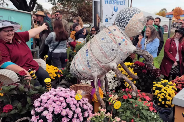 Die bislang letzte Auflage des Winzerfest-Umzugs: Der Landfrauen-Wagen war 2019 einer von insgesamt 55 Beiträgen. 