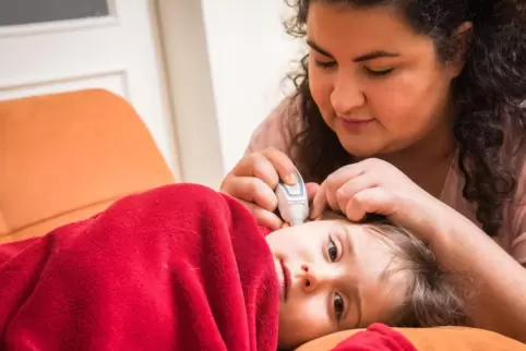 Kind mit Ohrenweh mitten in der Nacht? Wie der hausärztliche Bereitschaftsdienst steht der Notdienst der Apotheken den Patienten