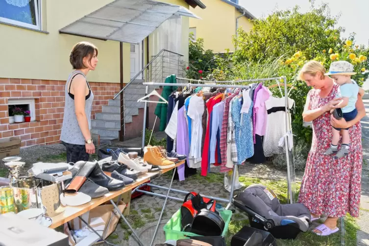 Hausrat, Kleidung, Spielwaren und Kinderausstattung: Beim Hofflohmarkt in Eppstein vor zwei Wochen kamen Schnäppchenjäger auf ih