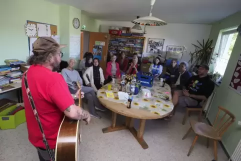 In der Kontaktstelle gab es Musik und Malzbier.