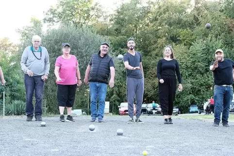 TSG-Trainer Trainer Walter Müller (Zweiter von links) mit Carmen Zimmer, Jelde Eden und Gina Müller (von links) . 