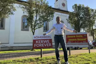 Zeigt schon mal, worum es am Samstag auf dem Platz vor der katholischen Kirche in Berghausen gehen soll: Demo-Organisator Andrea