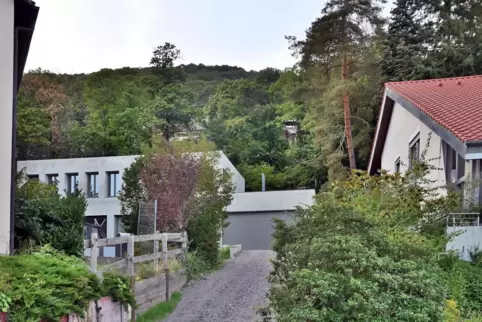 Bauen in zweiter Reihe kann auch möglich sein, hier ein Beispiel aus dem Haagwiesenweg in Hambach. 