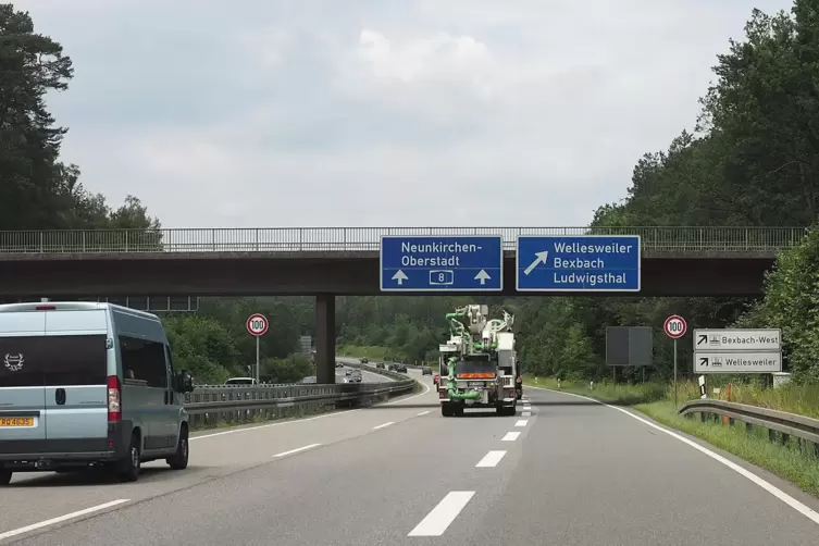 Die A8 zwischen den Anschlussstellen Neunkirchen-Oberstadt und Kohlhof wird am Sonntag für zwölf Stunden vollgesperrt.