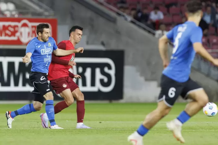 Thomas Karamperis (rechts), hier im Spiel gegen Eintracht Trier, wurde in die griechische U21-Nationalmannschaft berufen – auch,