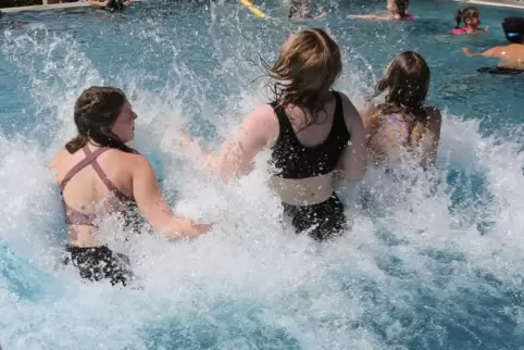 In diesem Sommer sind viele Wasserratten in den Schwimmbädern unterwegs gewesen.