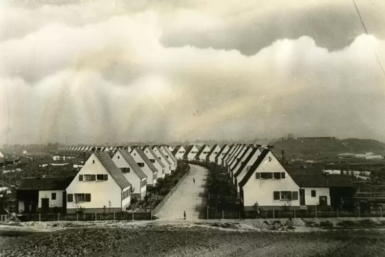 Seit 90 Jahren gibt es die Niederfeldsiedlung in der Gartenstadt. Hier ein Bild der Schreberstraße von 1934. 