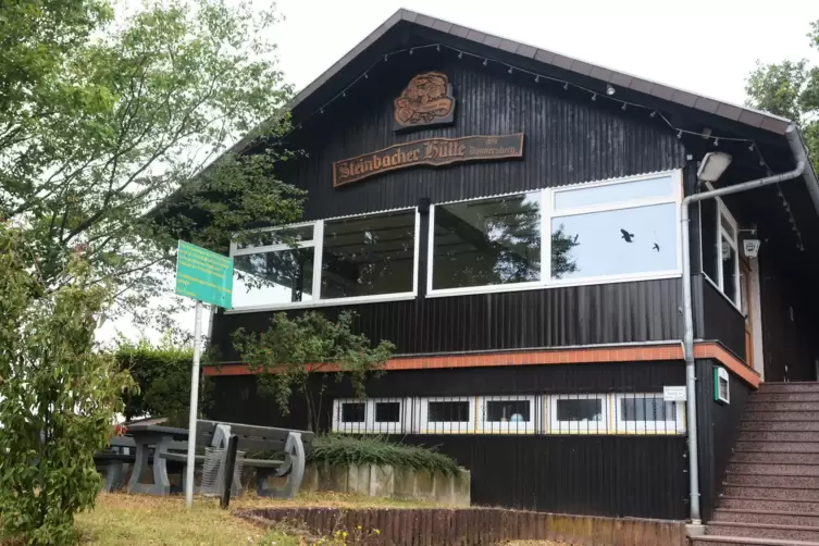 Am Tag der Deutschen Einheit hat auch die Steinbacher Hütte geöffnet. Dann gibt es eine ostdeutsche Speisekarte.