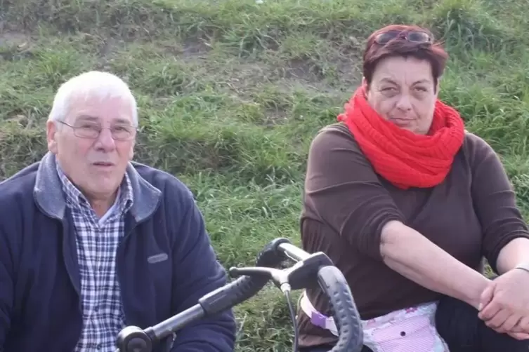 Margit und Jürgen Grimm beim Ausflug mit dem Enkel.