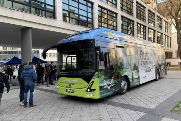 Der BI-Bus macht diesen Sonntag Halt in Saarbrücken. Er ist nicht zu übersehen ... 