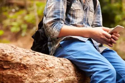  Das Smartphone kann Kindern helfen, die Eltern zu verständigen. Und im Zweifelsfall können sie in der Ferne geortet werden. 