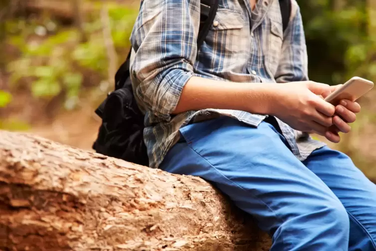  Das Smartphone kann Kindern helfen, die Eltern zu verständigen. Und im Zweifelsfall können sie in der Ferne geortet werden. 