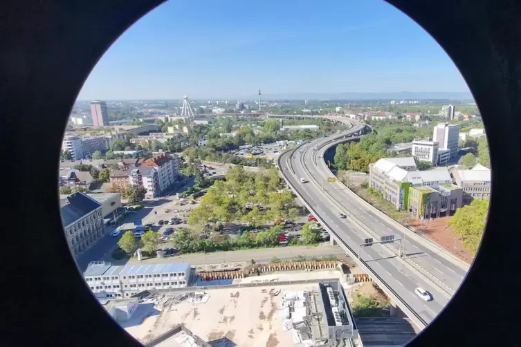 Blick auf Hochstraße Nord und Kreishaus