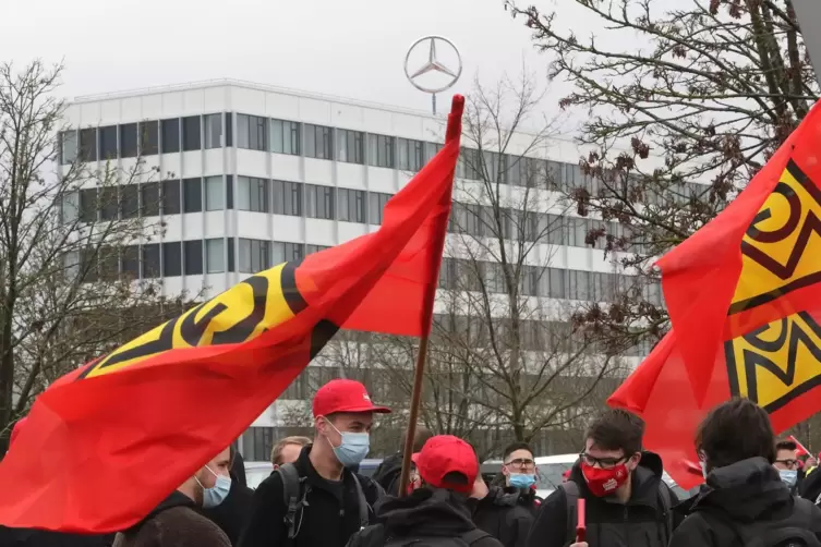 Die Mitgliedschaft kann sich lohnen: Für Ferien- und Leiharbeiter gibt es bei Daimler Vorteilsregeln. Unser Foto zeigt Teilnehme