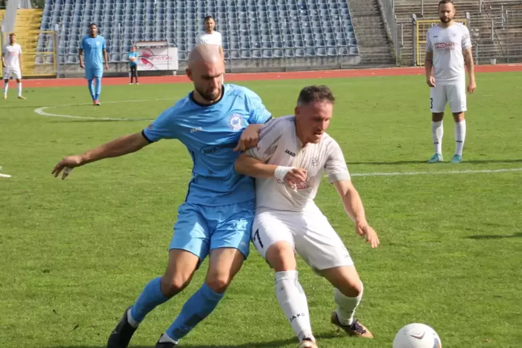 Tor und Assist: Arminias Steffen Straub (rechts) gegen Giuliano Masala. 