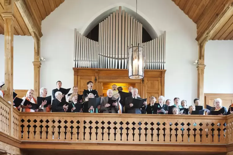 2013 war die restaurierte Orgel in der Protestantischen Kirche in Kaiserslautern-Erlenbach eingeweiht worden.