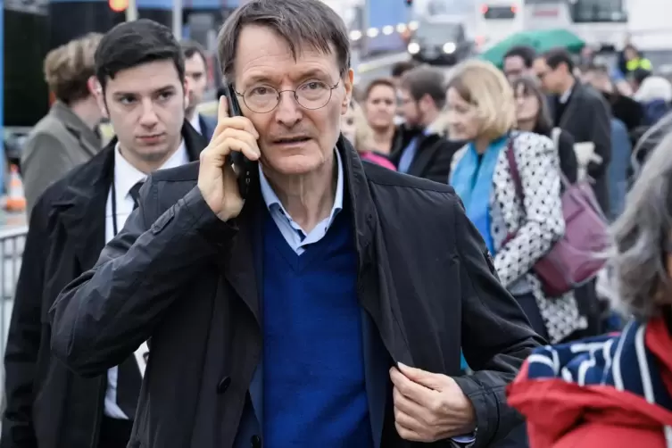 Eine Gruppe mutmaßlicher Reichsbürger soll die Entführung von Bundesgesundheitsminister Karl Lauterbach (SPD) geplant haben. 