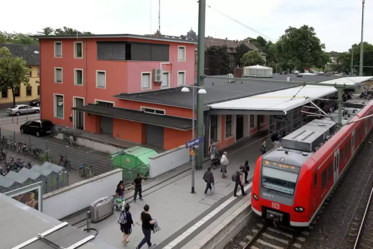 Massiv betroffen von den Zugausfällen ist auch der Hauptbahnhof von Speyer.