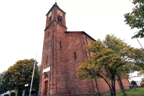 Die Protestantische Kirche in Steinwenden kommt von außen betrachtet recht schlicht daher. 