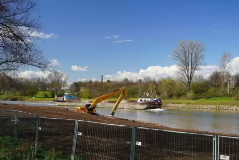 Wie groß der Schaden nach dem Schiffsunfall auf dem Neckar ist, wird noch ermittelt. 