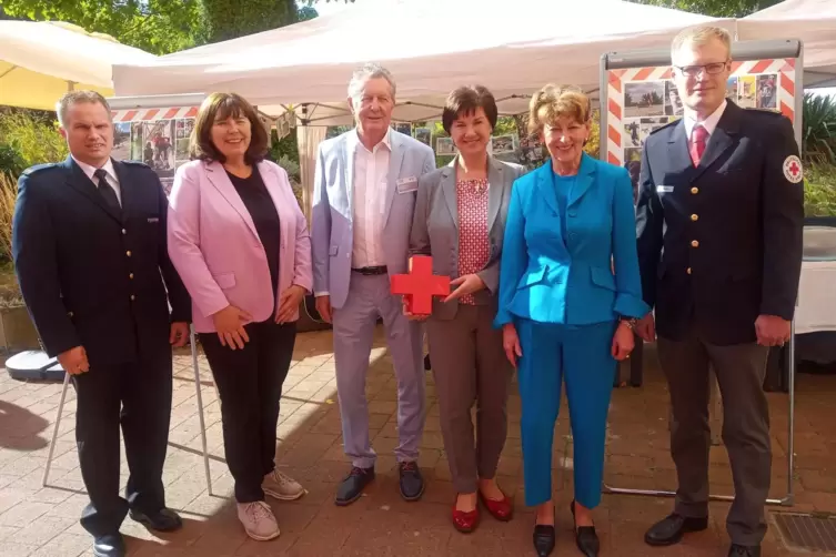  Jubiläumsgäste (von links): Jochen Hummel, Feuerwehr, OB Jutta Steinruck, Willi Dörfler (DRK), Landtagsabgeordnete Anke Simon, 