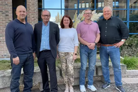 Kommen und Gehen im Kreishaus. Auf dem Bild zu sehen sind (von links nach rechts: Sven Pentner, Hans Schwitzgebel, Sylvia Gerdon