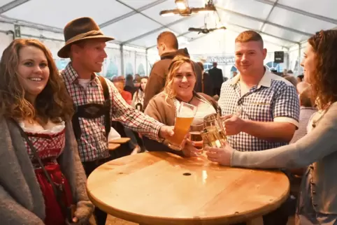 Das Publikum war beim Oktoberfest der Kolpingfamilie mit guter Laune am Start.