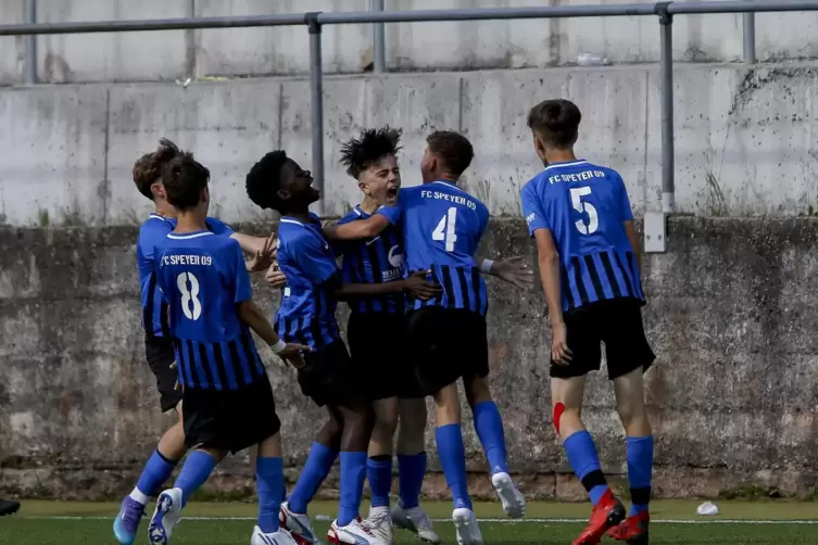 Schon mal den Pokal gewonnen: Speyers D-Jugend. 