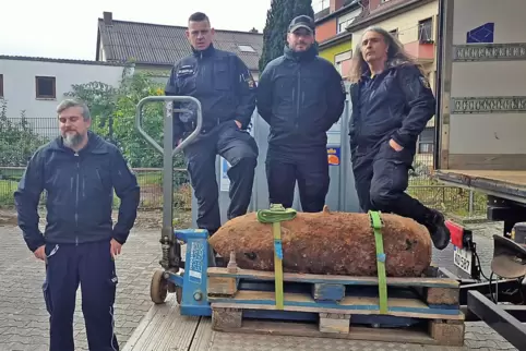 Die Entschärfer vom Kampfmittelräumdienst. Von links Sven Rasehorn, Alexander Schäfer, Christopher Steiner und Claudio Prezio.