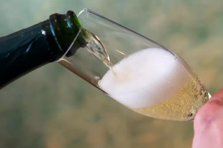 Schaum und Prickeln im Glas: Ein Markenzeichen von Sekt, Secco und Prosecco.