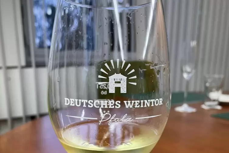 Deutsches Weintor: Guter - Selbstläufer kein DIE SÜW RHEINPFALZ aber - Ertrag, Weinlese