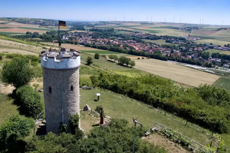 Der Wartturm bei Albisheim soll eine zentrale Rolle im Zusammenhang mit einem neuen Rundwanderweg spielen. 